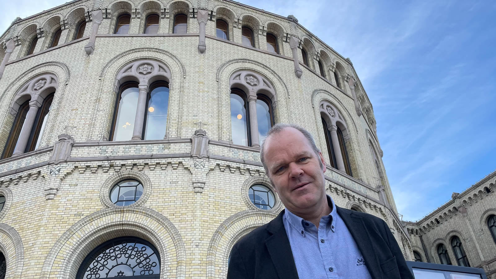 Bård Baardsen foran Stortinget
