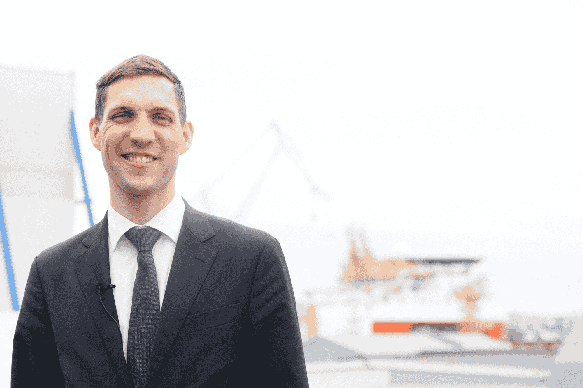 Klima- og miljøminister Andreas Bjelland Eriksen legger frem klimameldingen hos Worley Rosenberg. FOTO: Klima- og miljødepartementet.